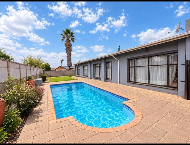 3 BEDROOM HOUSE FOR SALE IN VANDERBIJLPARK CE 3